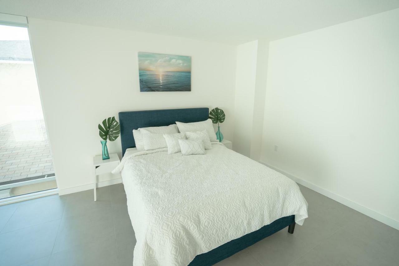 Outpost With Heated Pool Apartment *